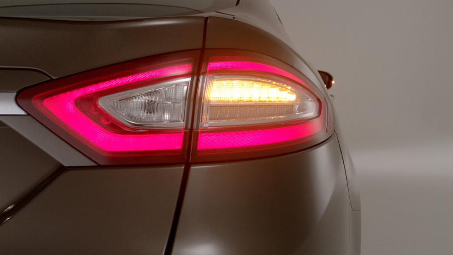  Ford Vignale Mondeo Turnier 2015 года  (фото 4 из 18)
